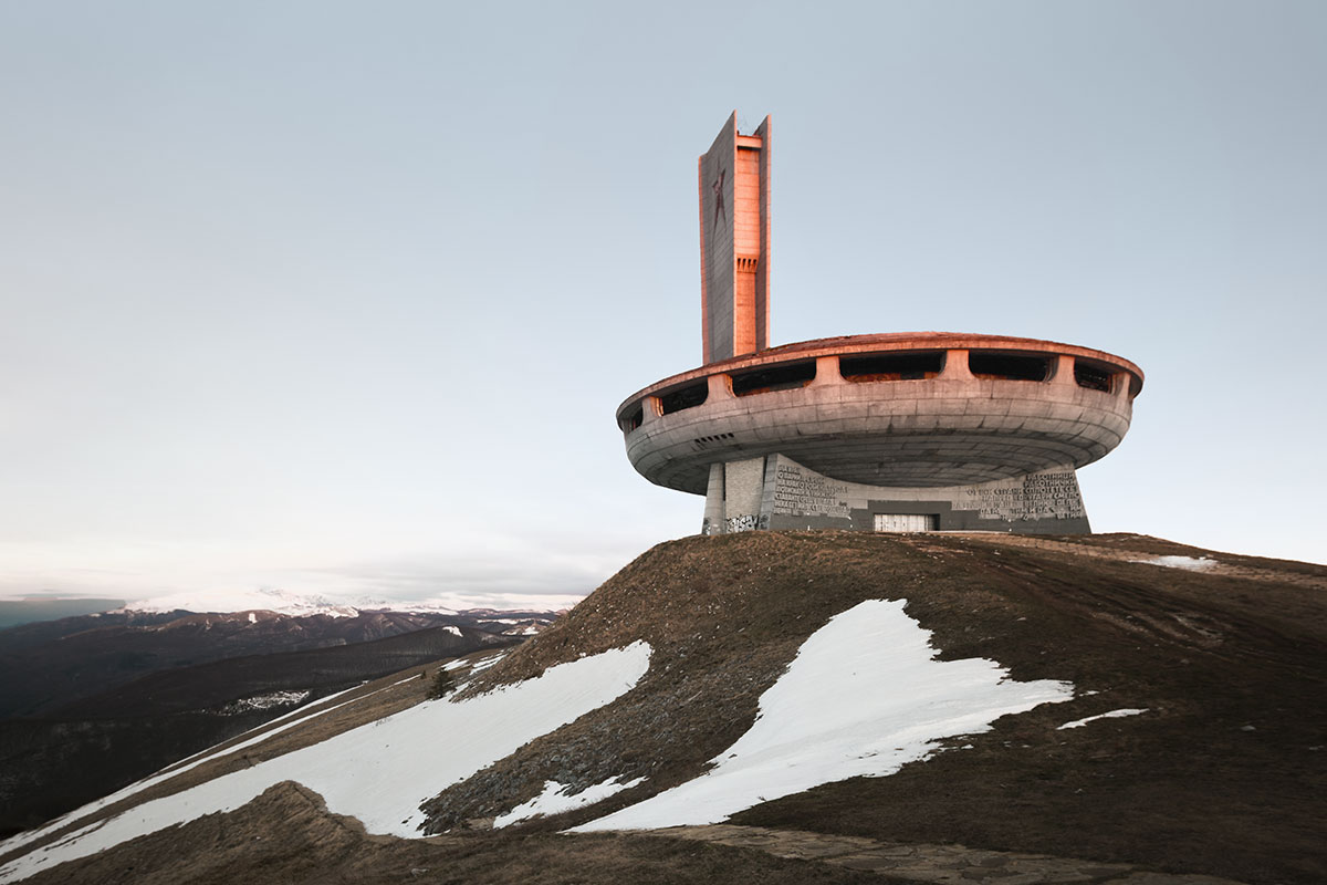 Monumental